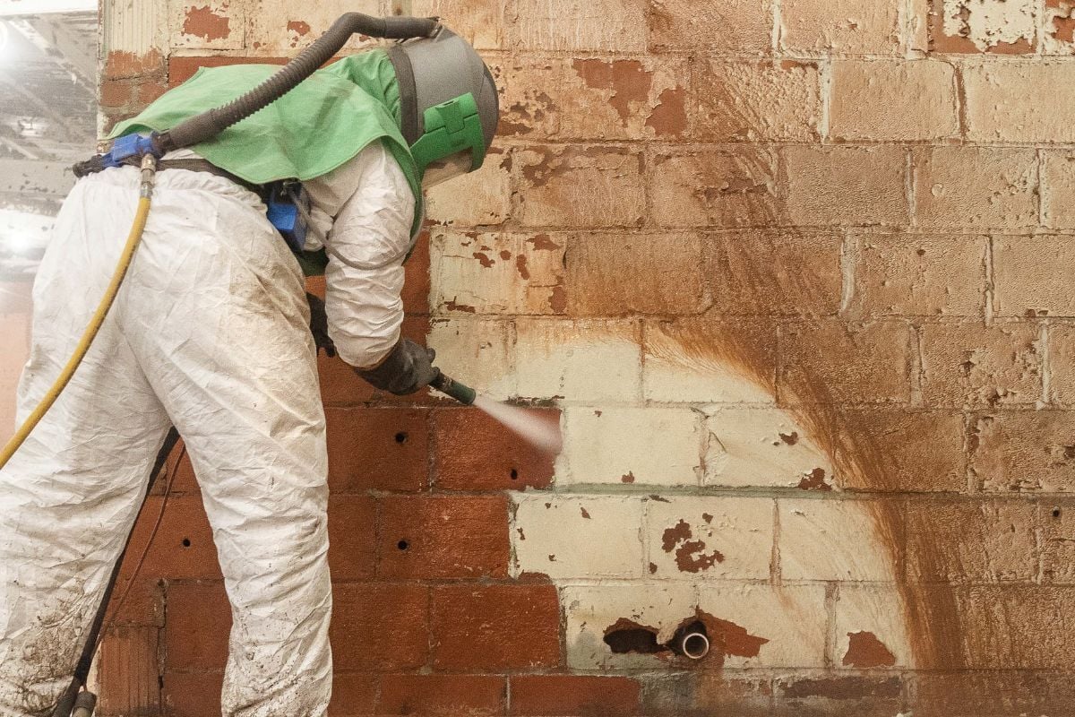 Vapor blasting field photo